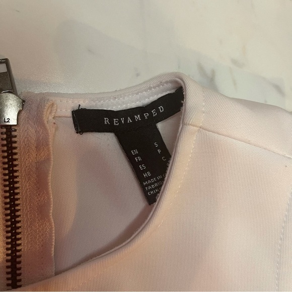 Cut Out Belt Back White Crop Top - Picture 7 of 8